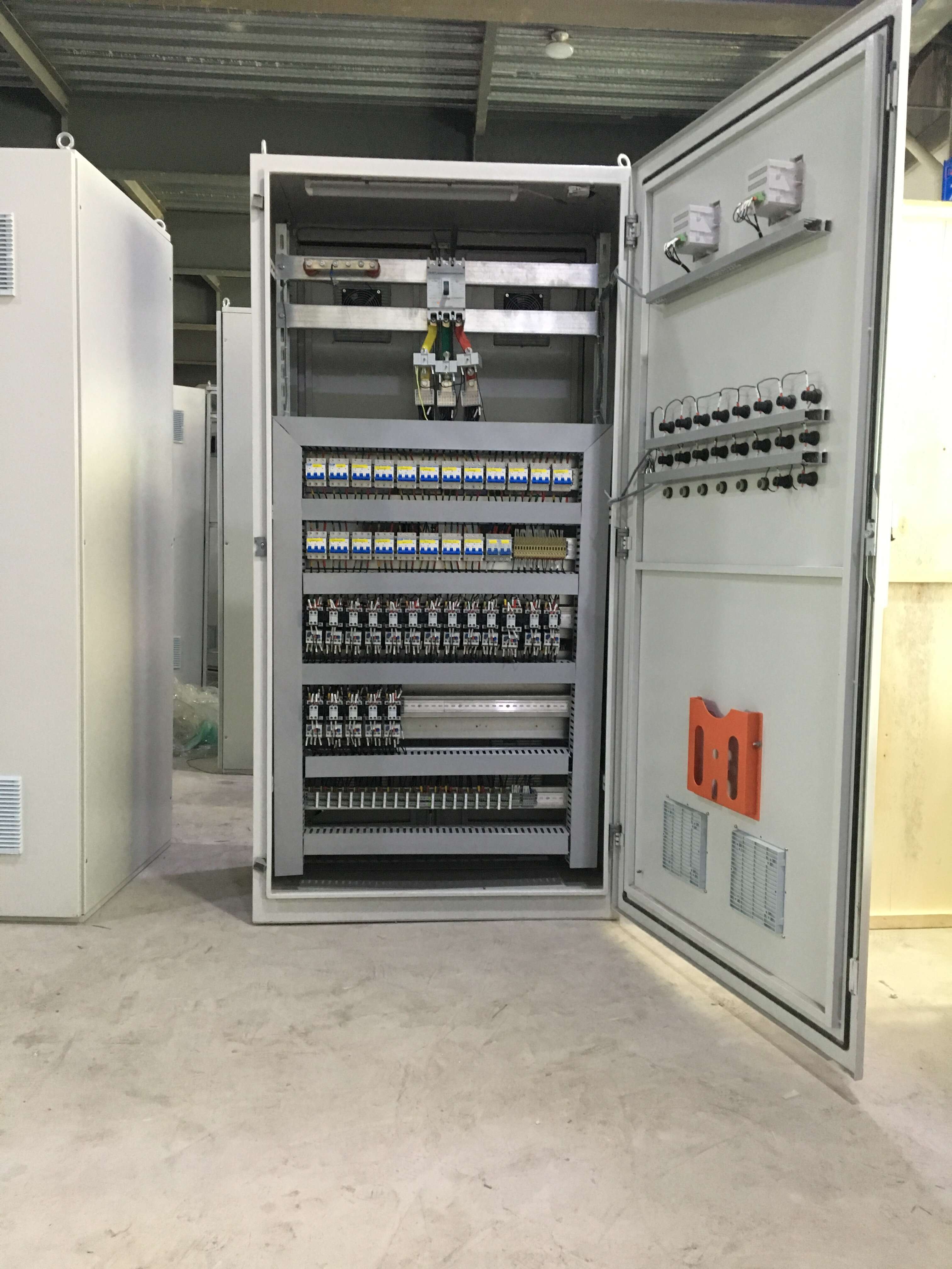 Low-voltage power distribution cabinet9
